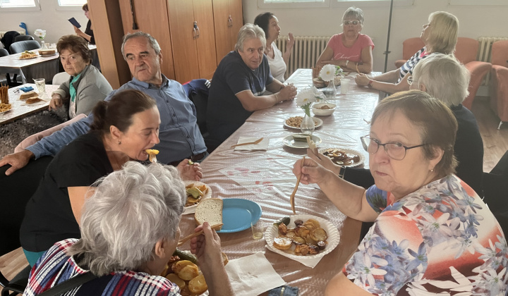 15. fotografia fotogalérie Aktuality / Denné centrum zorganizovalo pre seniorov dve zaujímavé podujatia - foto