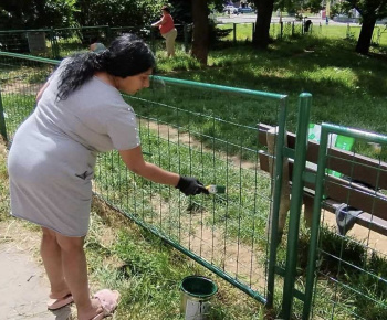 Aktuality / Psychosociálne centrum pomáha skrášľovať naše sídlisko - foto