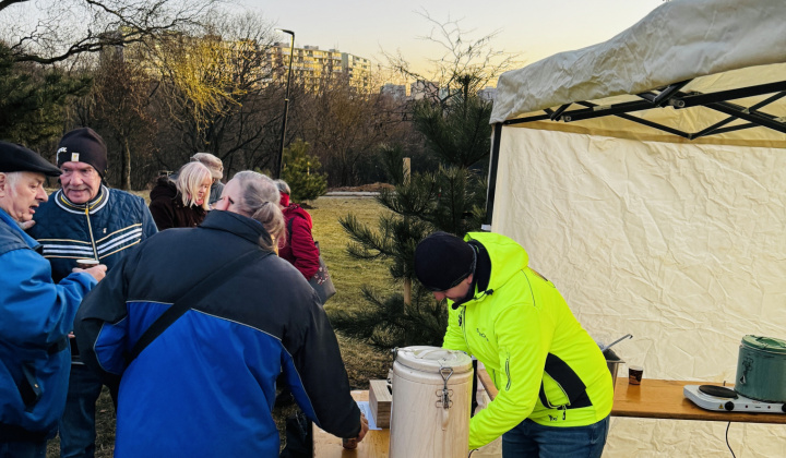 2. fotografia fotogalérie Kultúrno-spoločenské a športové aktivity / V parku pri fontáne sme si užili Novoročný koncert - foto