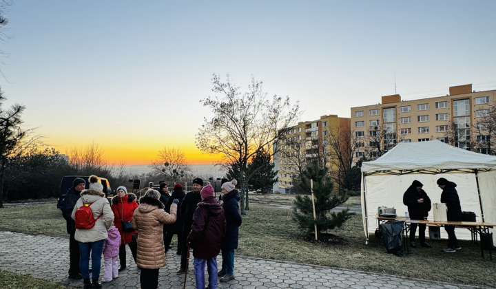 4. fotografia fotogalérie Kultúrno-spoločenské a športové aktivity / V parku pri fontáne sme si užili Novoročný koncert - foto