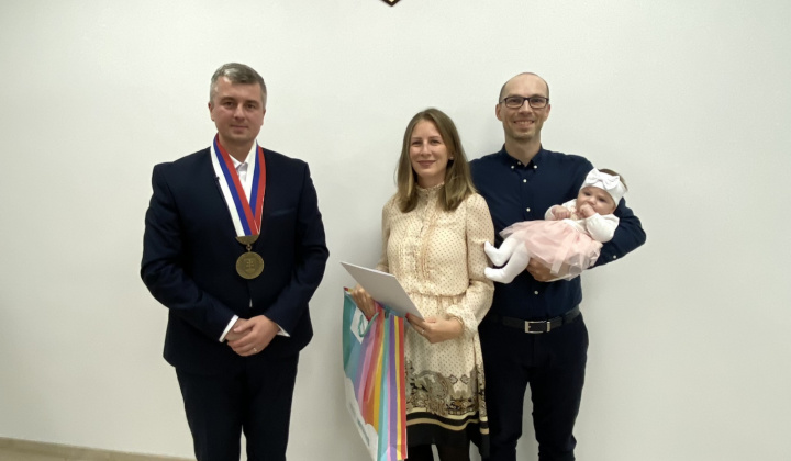 5. fotografia fotogalérie Kultúrno-spoločenské a športové aktivity / Na obrade uvítania detí sme prijali 25 nových obyvateľov našej mestskej časti - foto