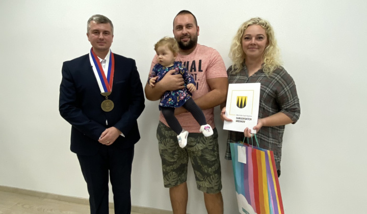 11. fotografia fotogalérie Kultúrno-spoločenské a športové aktivity / Na obrade uvítania detí sme prijali 25 nových obyvateľov našej mestskej časti - foto