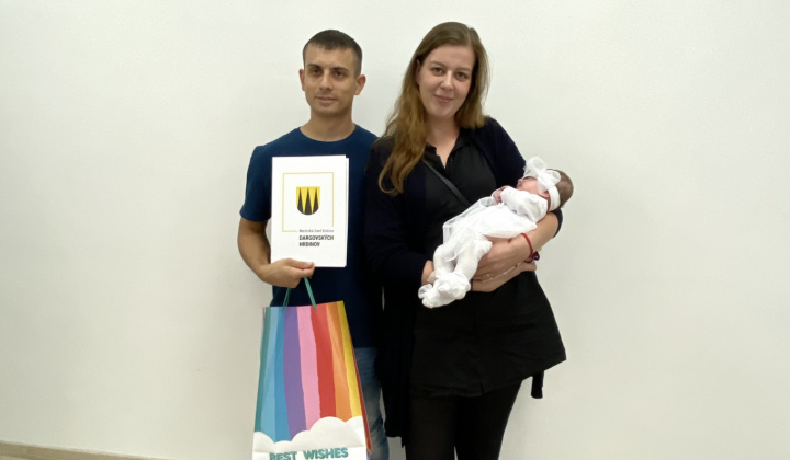 14. fotografia fotogalérie Kultúrno-spoločenské a športové aktivity / Na obrade uvítania detí sme prijali 25 nových obyvateľov našej mestskej časti - foto