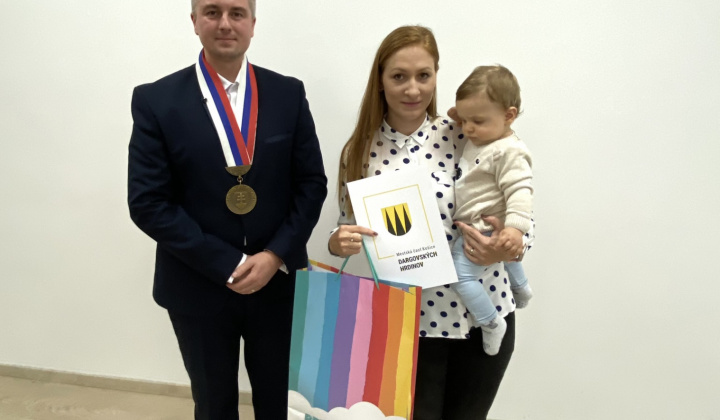 15. fotografia fotogalérie Kultúrno-spoločenské a športové aktivity / Na obrade uvítania detí sme prijali 25 nových obyvateľov našej mestskej časti - foto