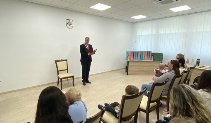 23. fotografia fotogalérie Kultúrno-spoločenské a športové aktivity / Na obrade uvítania detí sme prijali 25 nových obyvateľov našej mestskej časti - foto