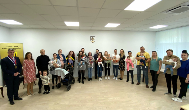 26. fotografia fotogalérie Kultúrno-spoločenské a športové aktivity / Na obrade uvítania detí sme prijali 25 nových obyvateľov našej mestskej časti - foto