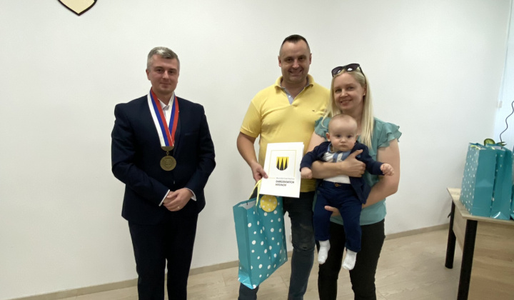 48. fotografia fotogalérie Kultúrno-spoločenské a športové aktivity / Na obrade uvítania detí sme prijali 25 nových obyvateľov našej mestskej časti - foto