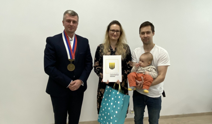 50. fotografia fotogalérie Kultúrno-spoločenské a športové aktivity / Na obrade uvítania detí sme prijali 25 nových obyvateľov našej mestskej časti - foto