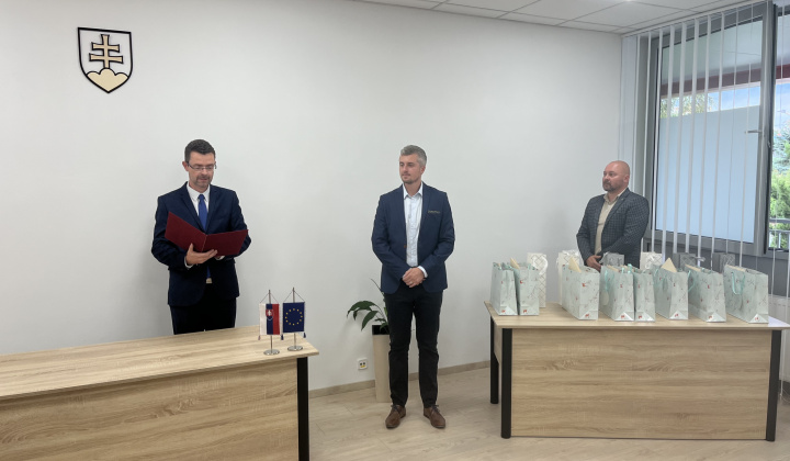 1. fotografia fotogalérie Kultúrno-spoločenské a športové aktivity / Na obrade uvítania detí sme prijali 17 nových obyvateľov nášho sídliska - foto