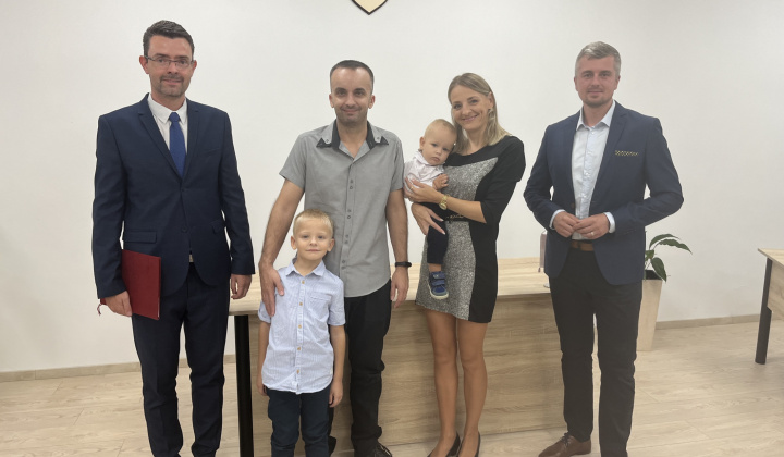 2. fotografia fotogalérie Kultúrno-spoločenské a športové aktivity / Na obrade uvítania detí sme prijali 17 nových obyvateľov nášho sídliska - foto