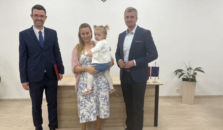 4. fotografia fotogalérie Kultúrno-spoločenské a športové aktivity / Na obrade uvítania detí sme prijali 17 nových obyvateľov nášho sídliska - foto