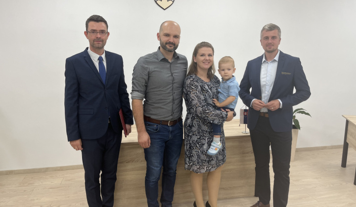 5. fotografia fotogalérie Kultúrno-spoločenské a športové aktivity / Na obrade uvítania detí sme prijali 17 nových obyvateľov nášho sídliska - foto