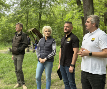 Aktuality /  Lesopark plný detí, smiechu a nových znalostí - foto