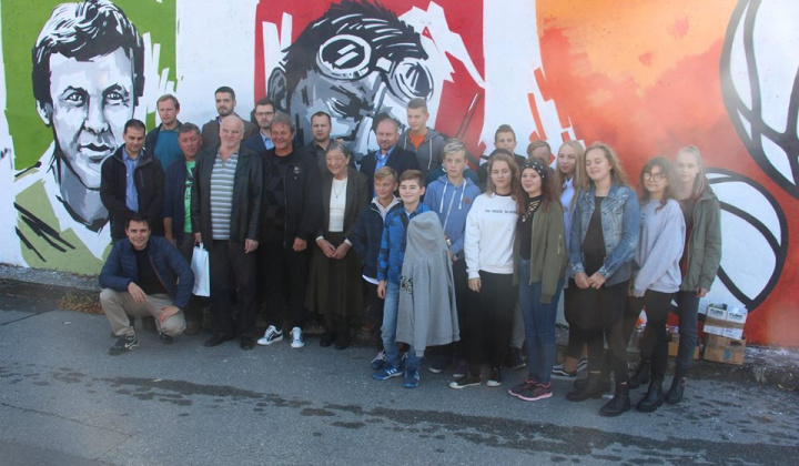 2. fotografia fotogalérie Kultúrno-spoločenské a športové aktivity / Týždeň dobrovoľníctva - maľovanie športových legiend - foto