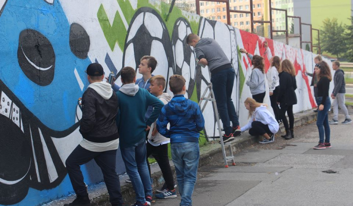 3. fotografia fotogalérie Kultúrno-spoločenské a športové aktivity / Týždeň dobrovoľníctva - maľovanie športových legiend - foto