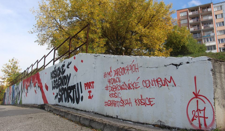 7. fotografia fotogalérie Kultúrno-spoločenské a športové aktivity / Týždeň dobrovoľníctva - maľovanie športových legiend - foto