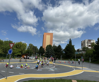 Aktuality / Furčianska olympiáda základnými školami nekončila. Športový deň potešil aj najmenších - foto