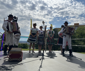 Aktuality / Koncert pre Furčanov spojil tradície, folklór aj modernú hudbu - foto Aktuality / Koncert pre Furčanov spojil tradície, folklór aj modernú hudbu - foto