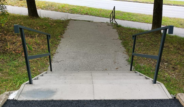 1. fotografia fotogalérie Aktuality / Opravy schodísk na Furči: čo sa tento rok podarilo - foto