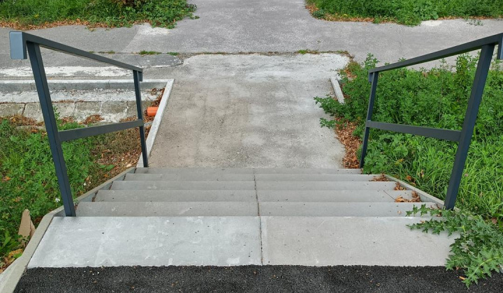 3. fotografia fotogalérie Aktuality / Opravy schodísk na Furči: čo sa tento rok podarilo - foto