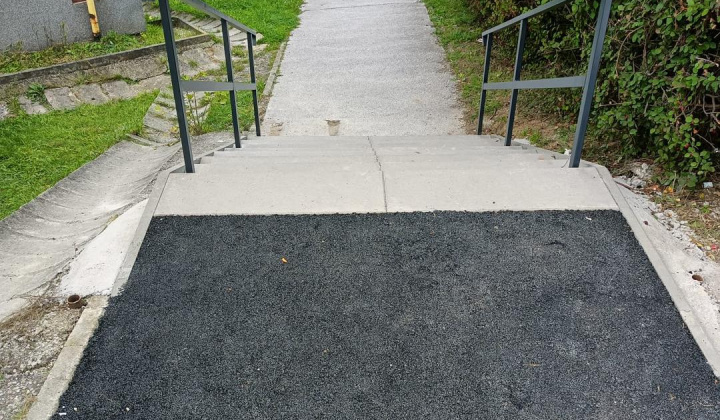 4. fotografia fotogalérie Aktuality / Opravy schodísk na Furči: čo sa tento rok podarilo - foto