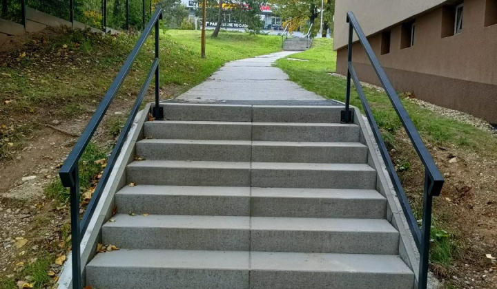 5. fotografia fotogalérie Aktuality / Opravy schodísk na Furči: čo sa tento rok podarilo - foto