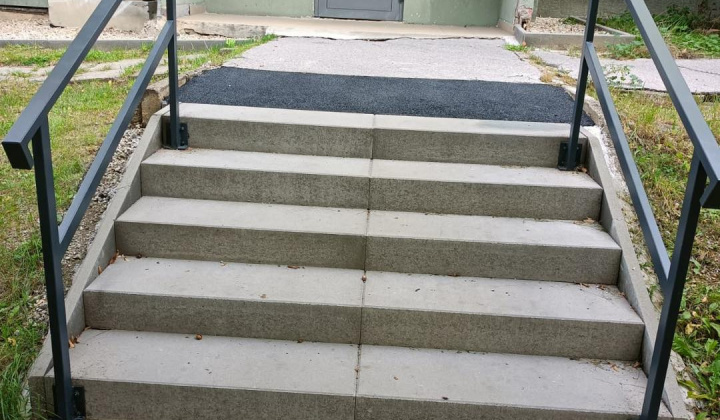 6. fotografia fotogalérie Aktuality / Opravy schodísk na Furči: čo sa tento rok podarilo - foto