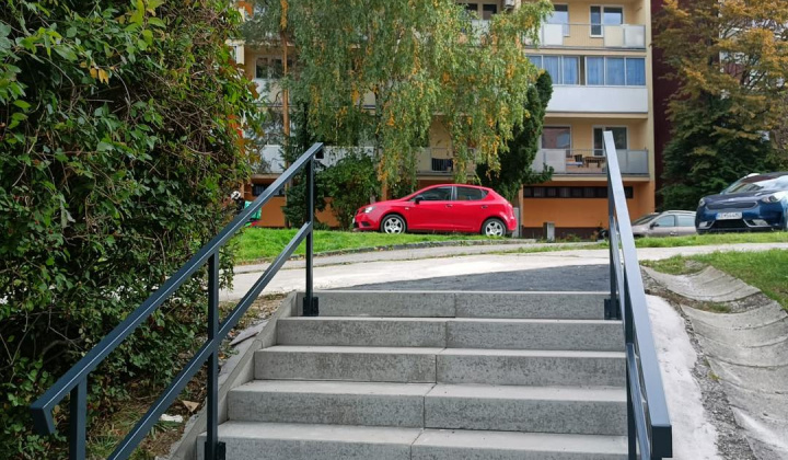 7. fotografia fotogalérie Aktuality / Opravy schodísk na Furči: čo sa tento rok podarilo - foto