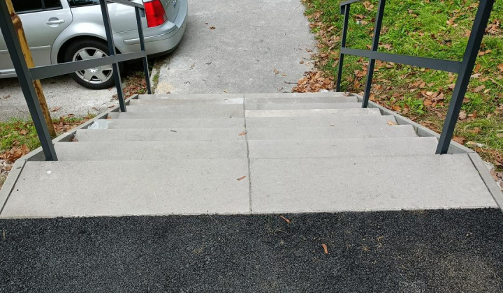 9. fotografia fotogalérie Aktuality / Opravy schodísk na Furči: čo sa tento rok podarilo - foto