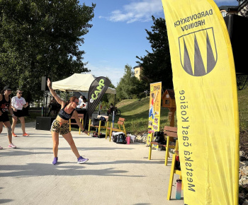 Aktuality / Na Furči to v sobotu žilo hudbou aj tancom pod holým nebom - foto