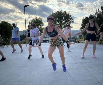 Aktuality / Na Furči to v sobotu žilo hudbou aj tancom pod holým nebom - foto