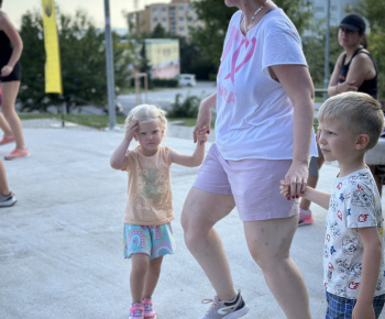 Aktuality / Na Furči to v sobotu žilo hudbou aj tancom pod holým nebom - foto