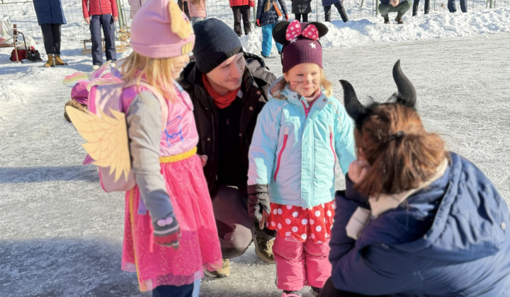 33. fotografia fotogalérie Aktuality / Furčiansky karneval na ľade sa vydaril - foto