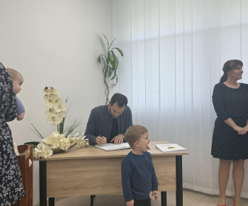 Aktuality / Najmilšia tradícia Furče: Slávnostné uvítanie detí do života - foto