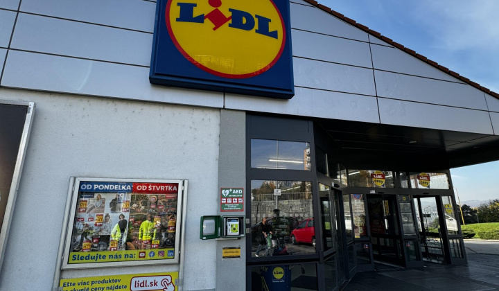 1. fotografia fotogalérie Projekty MČ z externých zdrojov / Nákup automatických externých defibrilátorov so skrinkou a alarmom. Výzva: DS/2024 – Sociálne veci a zdravotníctvo (DS/283/2024) - foto