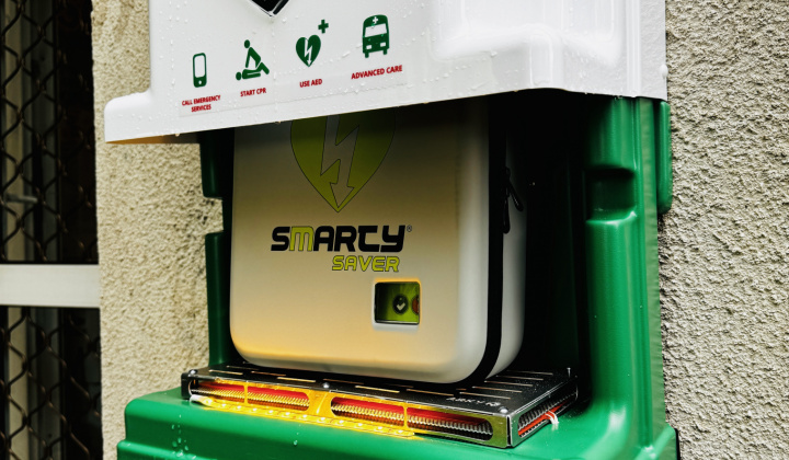 3. fotografia fotogalérie Projekty MČ z externých zdrojov / Nákup automatického externého defibrilátora so skrinkou a alarmom. Výzva: DS/2023 – Sociálne veci a zdravotníctvo (DS/407/2023) - foto