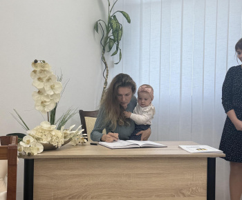 Aktuality / Najmilšia tradícia Furče: Slávnostné uvítanie detí do života - foto