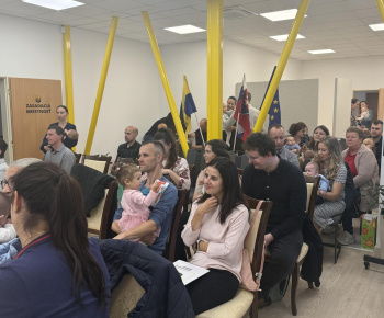 Aktuality / Najmilšia tradícia Furče: Slávnostné uvítanie detí do života - foto