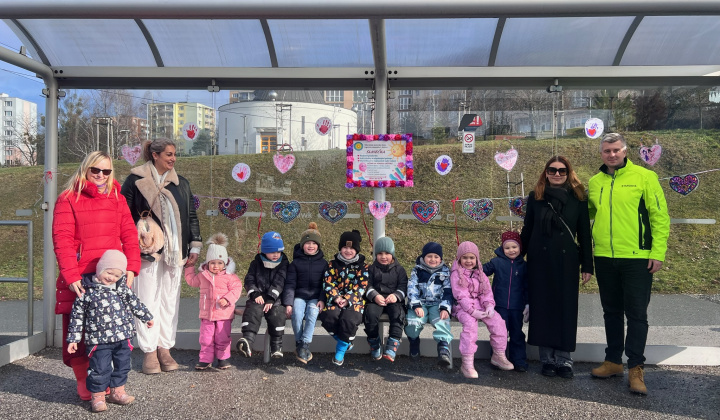 10. fotografia fotogalérie Aktuality / Sídlisko Furča premenilo zastávky MHD na „zamilované“ - foto