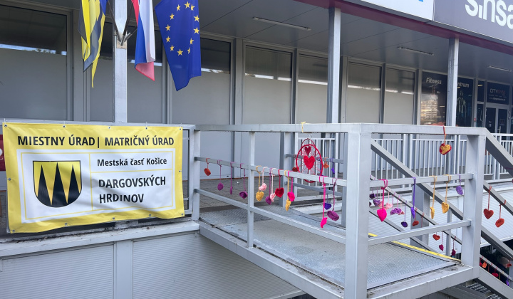 11. fotografia fotogalérie Aktuality / Sídlisko Furča premenilo zastávky MHD na „zamilované“ - foto