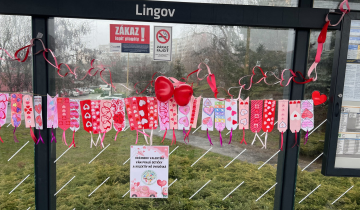 12. fotografia fotogalérie Aktuality / Sídlisko Furča premenilo zastávky MHD na „zamilované“ - foto