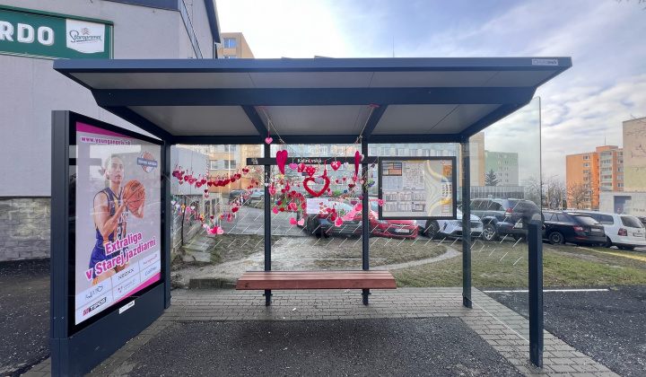 13. fotografia fotogalérie Aktuality / Sídlisko Furča premenilo zastávky MHD na „zamilované“ - foto