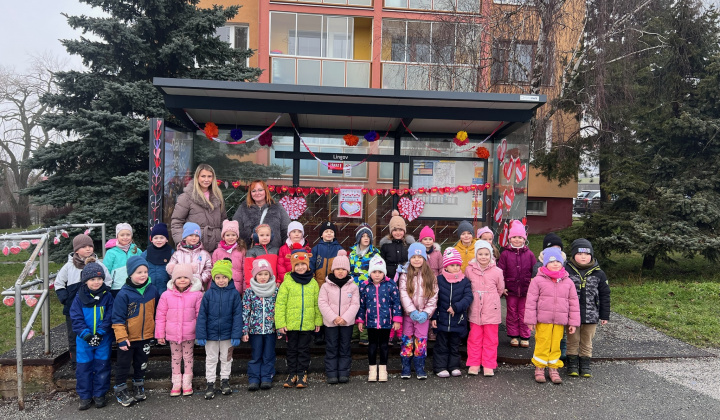 14. fotografia fotogalérie Aktuality / Sídlisko Furča premenilo zastávky MHD na „zamilované“ - foto