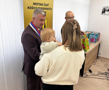 Aktuality / Najmilšia tradícia Furče: Slávnostné uvítanie detí do života - foto