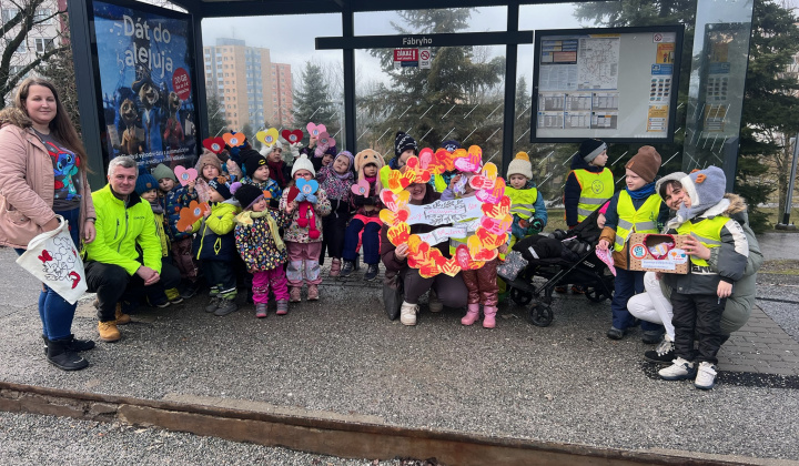 23. fotografia fotogalérie Aktuality / Sídlisko Furča premenilo zastávky MHD na „zamilované“ - foto