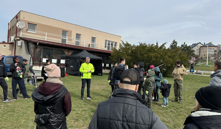 5. fotografia fotogalérie Aktuality / Jarné upratovanie na Furči. Spoločne sme vyzbierali desiatky vriec odpadu - foto