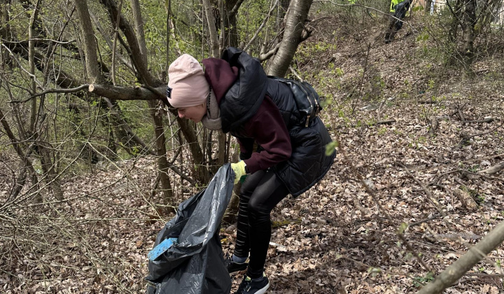 8. fotografia fotogalérie Aktuality / Jarné upratovanie na Furči. Spoločne sme vyzbierali desiatky vriec odpadu - foto