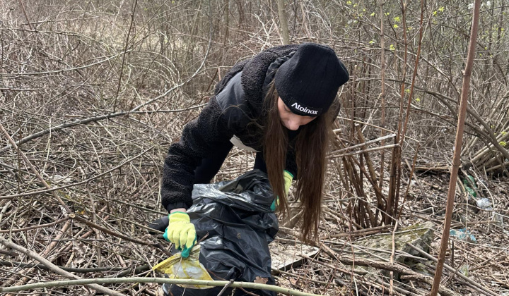 9. fotografia fotogalérie Aktuality / Jarné upratovanie na Furči. Spoločne sme vyzbierali desiatky vriec odpadu - foto
