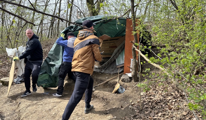 13. fotografia fotogalérie Aktuality / Jarné upratovanie na Furči. Spoločne sme vyzbierali desiatky vriec odpadu - foto