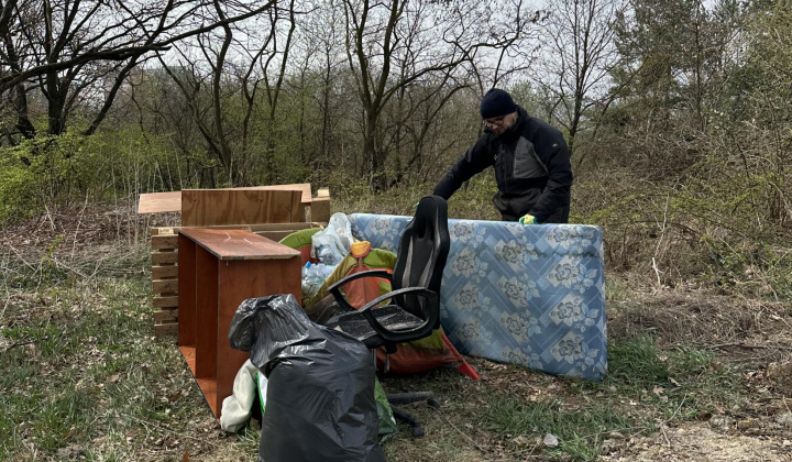 15. fotografia fotogalérie Aktuality / Jarné upratovanie na Furči. Spoločne sme vyzbierali desiatky vriec odpadu - foto